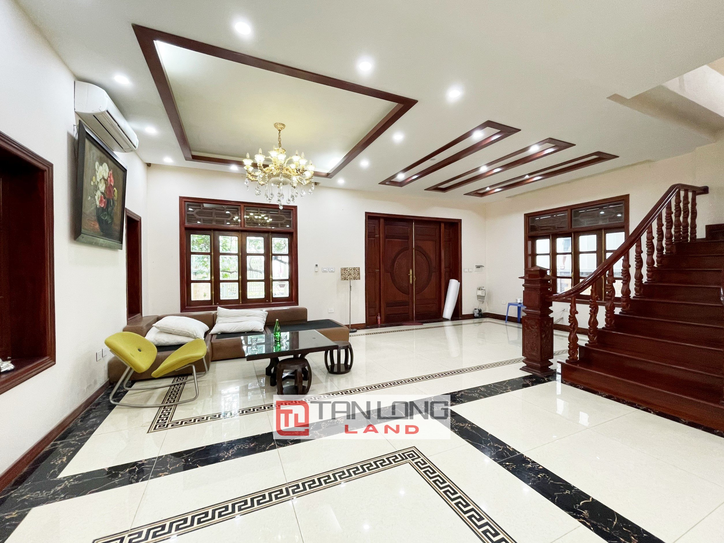 5 Bedrooms with Reasonable Price Villa for rent in Vinhomes Riverside