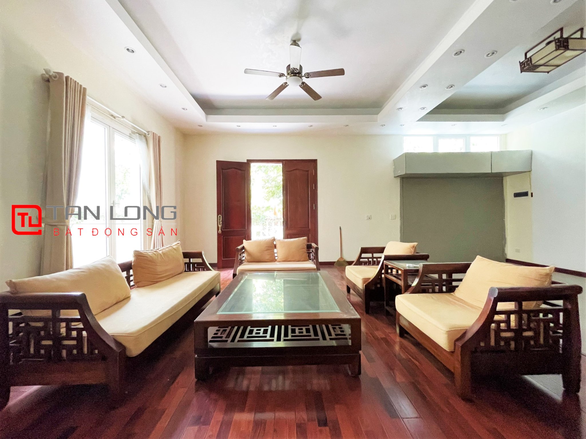 Villa for rent Hoa Sua near BIS International School at Vinhomes Riverside Long Bien