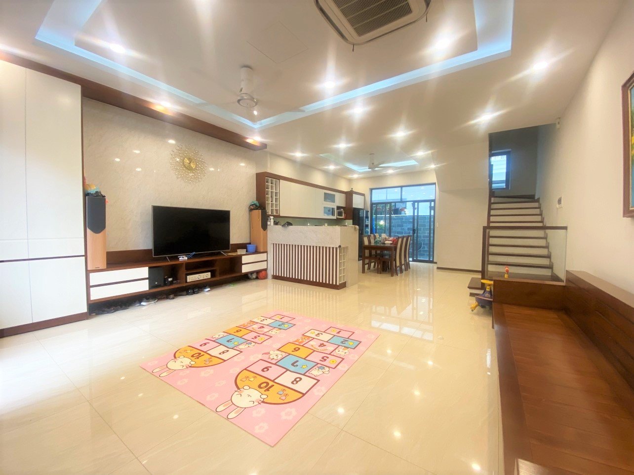 Fully furnished semi-detached villa near Vinschool international school at Vinhomes The Harmony