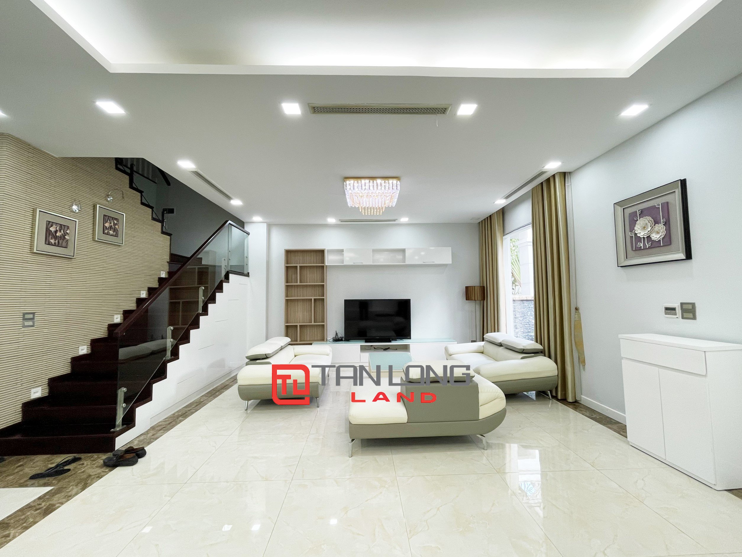 Modern Fully Furnished Villa for rent at a Reasonable Price in Vinhomes Riverside