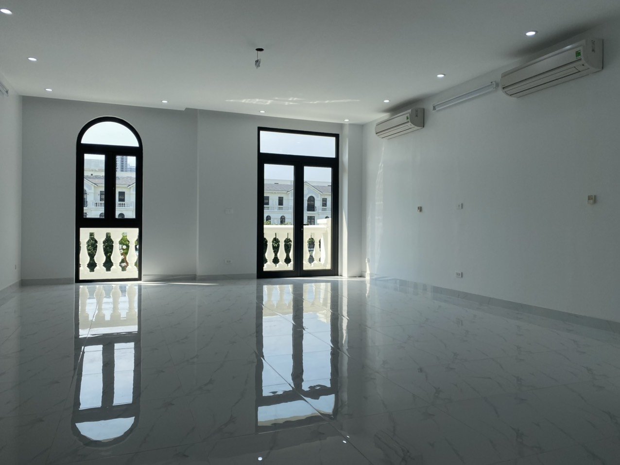 Raw but Smoothy Shophouse in selling at Ngọc Trai zone, Vinhomes Ocean Park 6