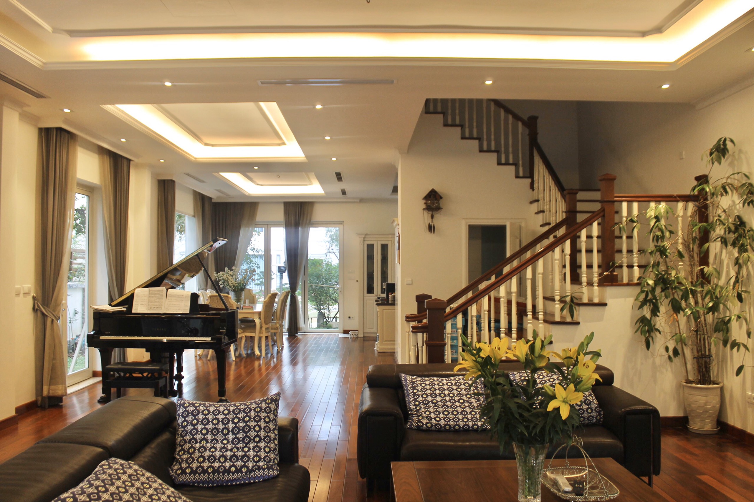 Remarkable villa for rent in Anh Dao street, Vinhomes Riverside 14