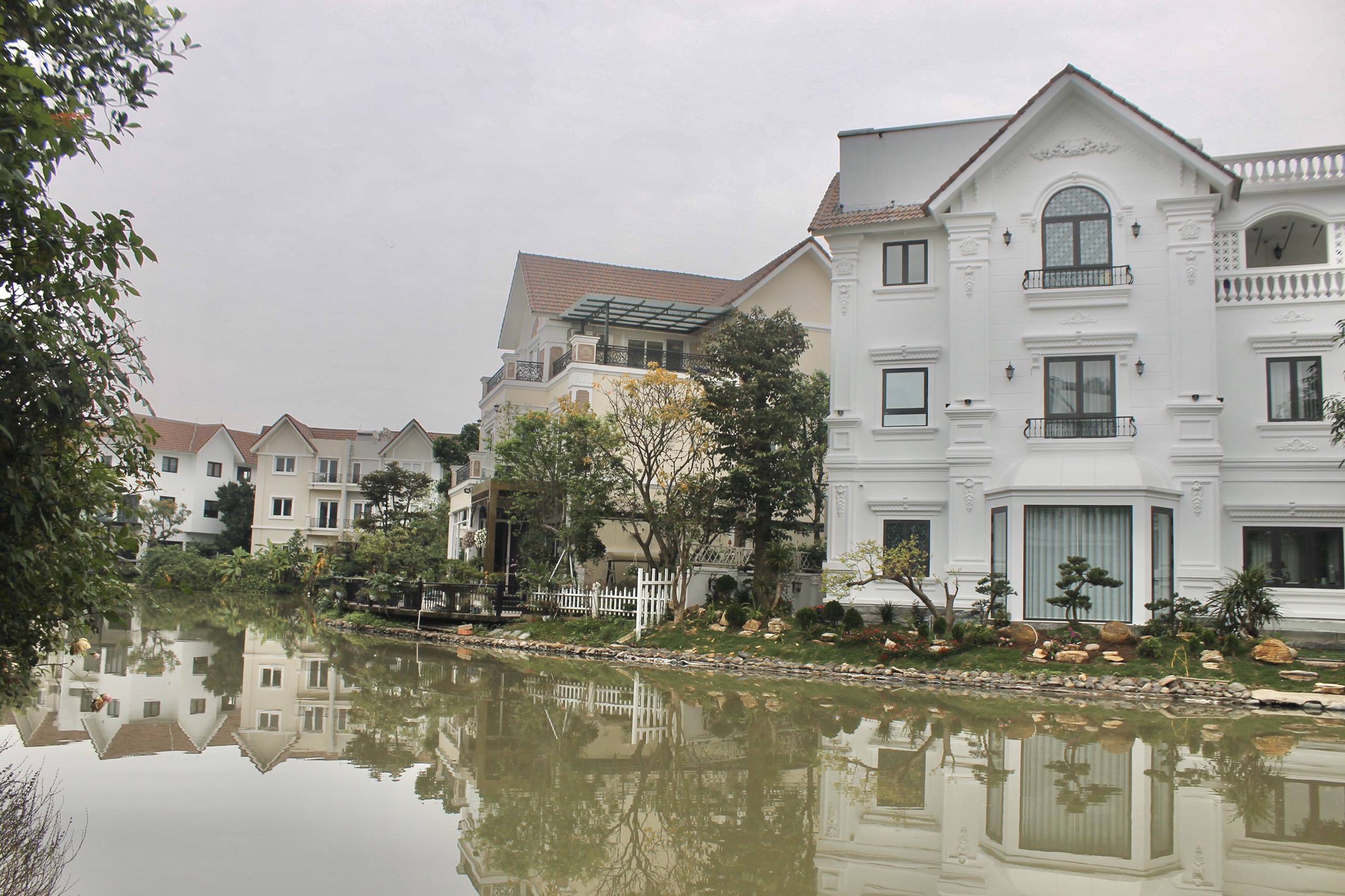 Remarkable villa for rent in Anh Dao street, Vinhomes Riverside 22