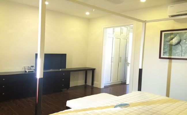 Renting serviced villa with 3 bedrooms in Hoa Sua lane, Vinhomes, Long Bien 10