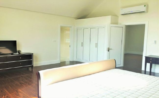 Renting serviced villa with 3 bedrooms in Hoa Sua lane, Vinhomes, Long Bien 18
