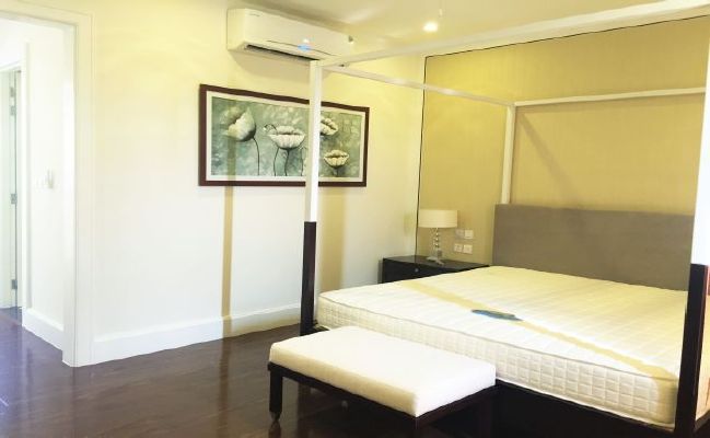 Renting serviced villa with 3 bedrooms in Hoa Sua lane, Vinhomes, Long Bien 9