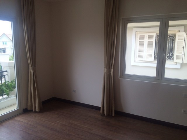 Renting Vinhomes Riverside villa with 4 bedrooms in Hoa Lan road, $1600/month 10