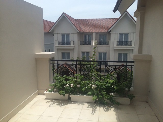 Renting Vinhomes Riverside villa with 4 bedrooms in Hoa Lan road, $1600/month 13