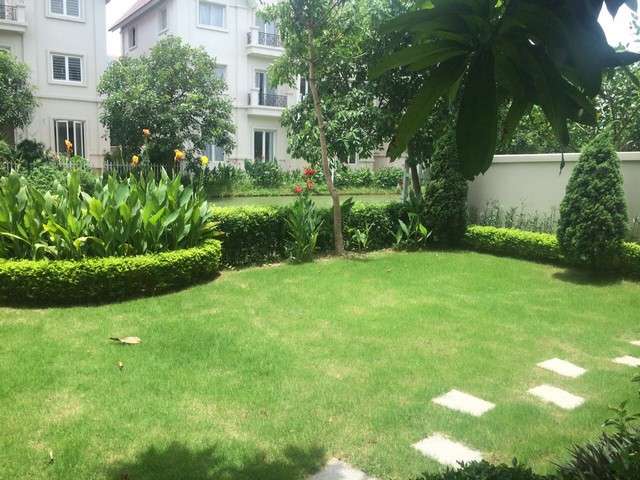 Renting Vinhomes Riverside villa with 4 bedrooms in Hoa Lan road, $1600/month 2