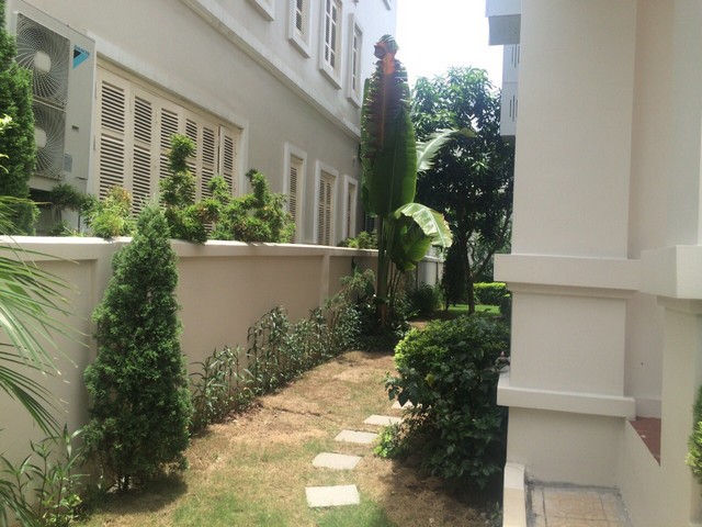Renting Vinhomes Riverside villa with 4 bedrooms in Hoa Lan road, $1600/month 3