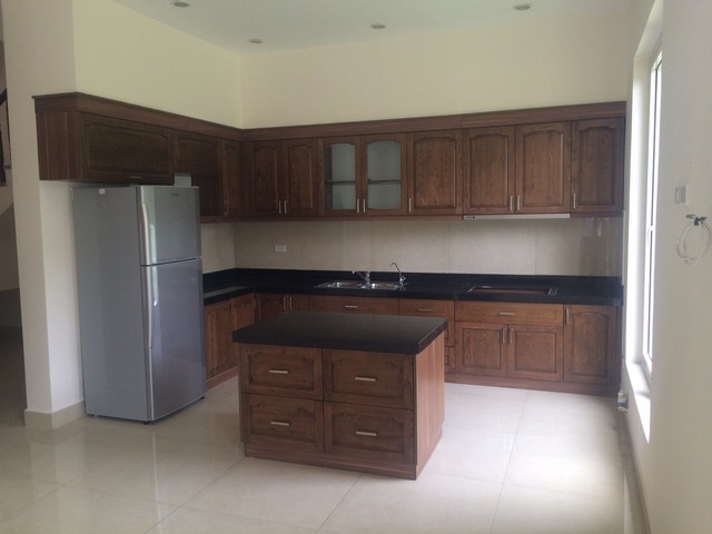 Renting Vinhomes Riverside villa with 4 bedrooms in Hoa Lan road, $1600/month 6