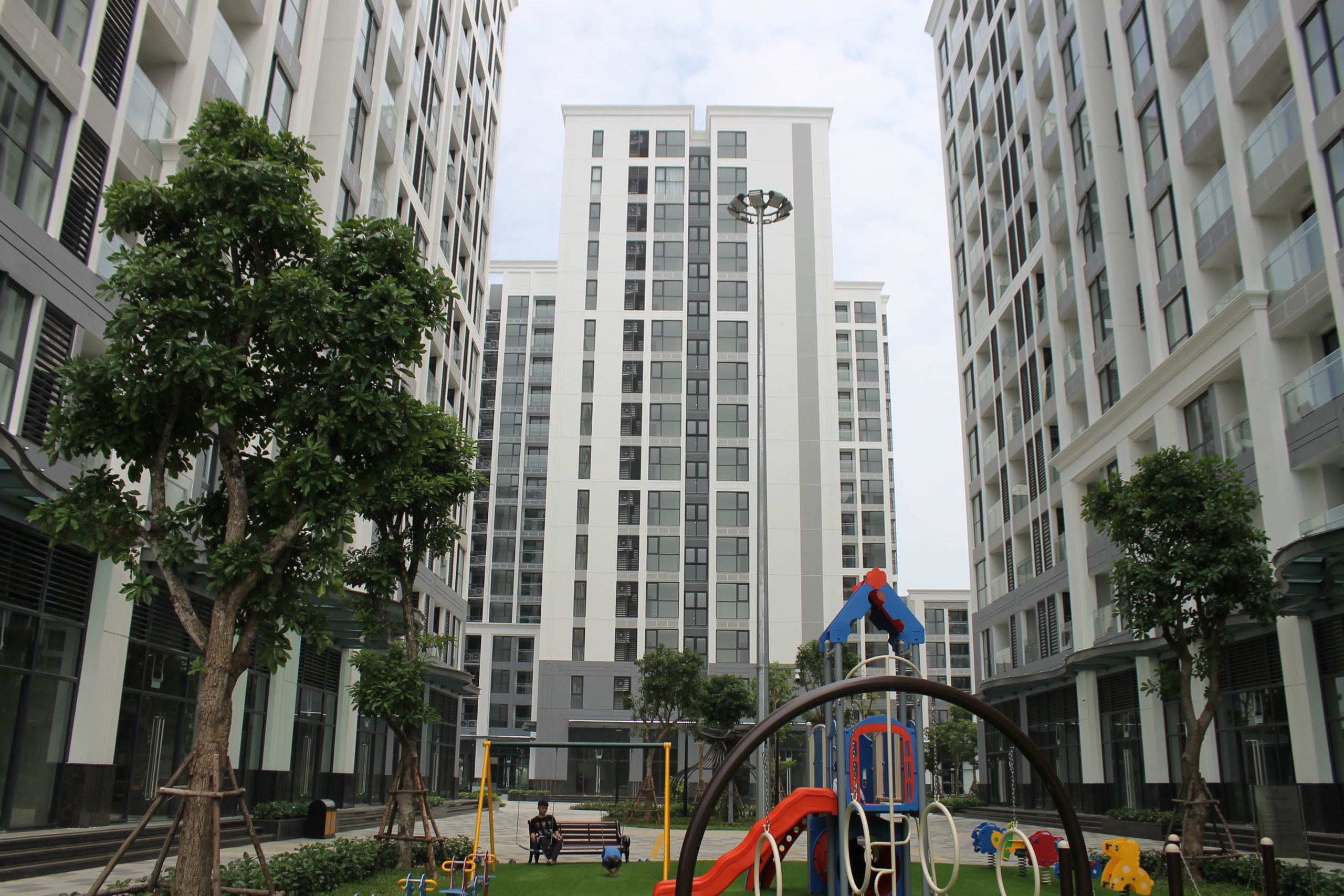Selling finished Apartment on Low Floor and Building S2 Vinhomes Symphony 1