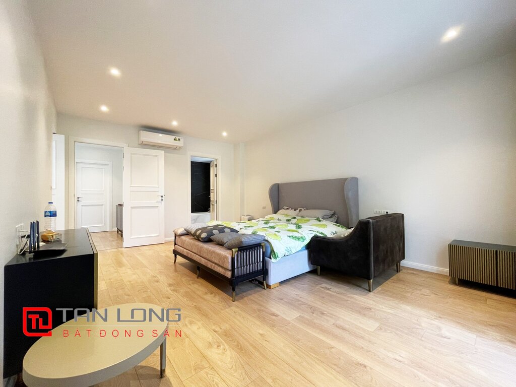 Selling Single Villa with Basement at Vinhomes Riverside Long Bien 11