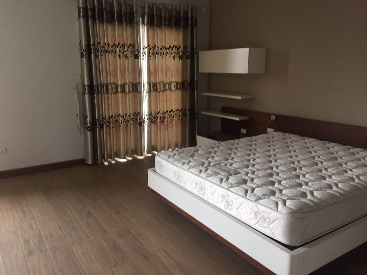 Semi detached villa for rent in Hoa Lan 1, VInhomes Riverside 4