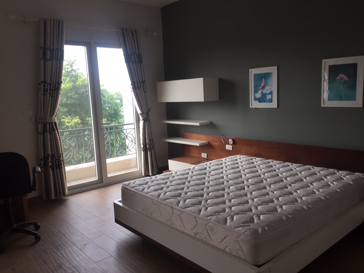 Semi detached villa for rent in Hoa Lan 1, VInhomes Riverside 5