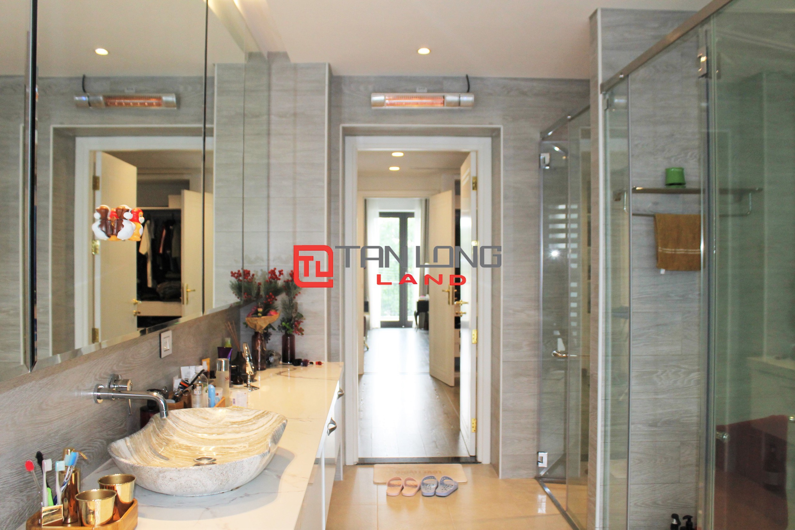 Single Villa for rent 420sqm near BIS International School at Vinhomes Riverside Long Bien 14