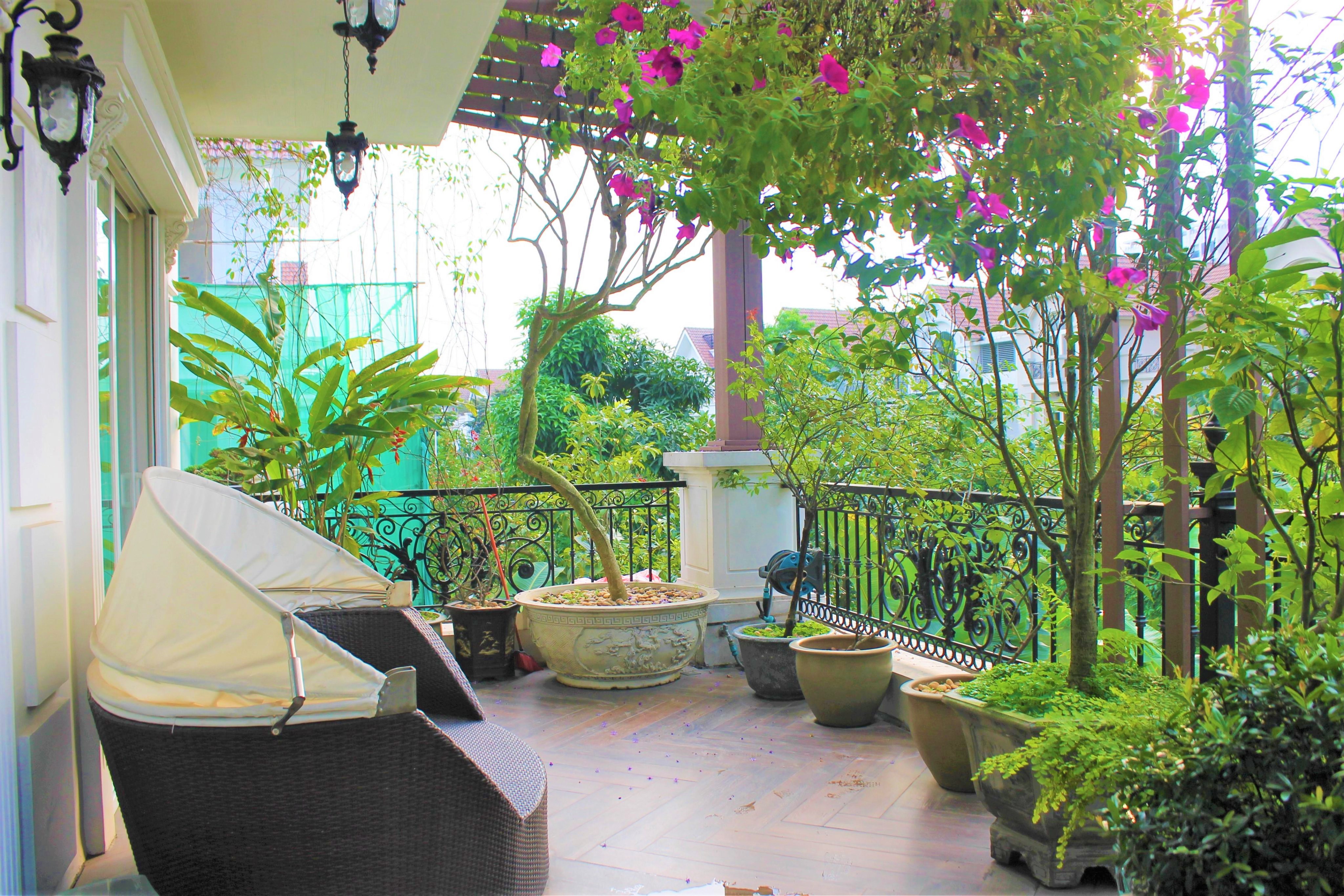 Single villa for rent 5BR/380sqm in Vinhomes Riverside - luxurious and fully furniture 1
