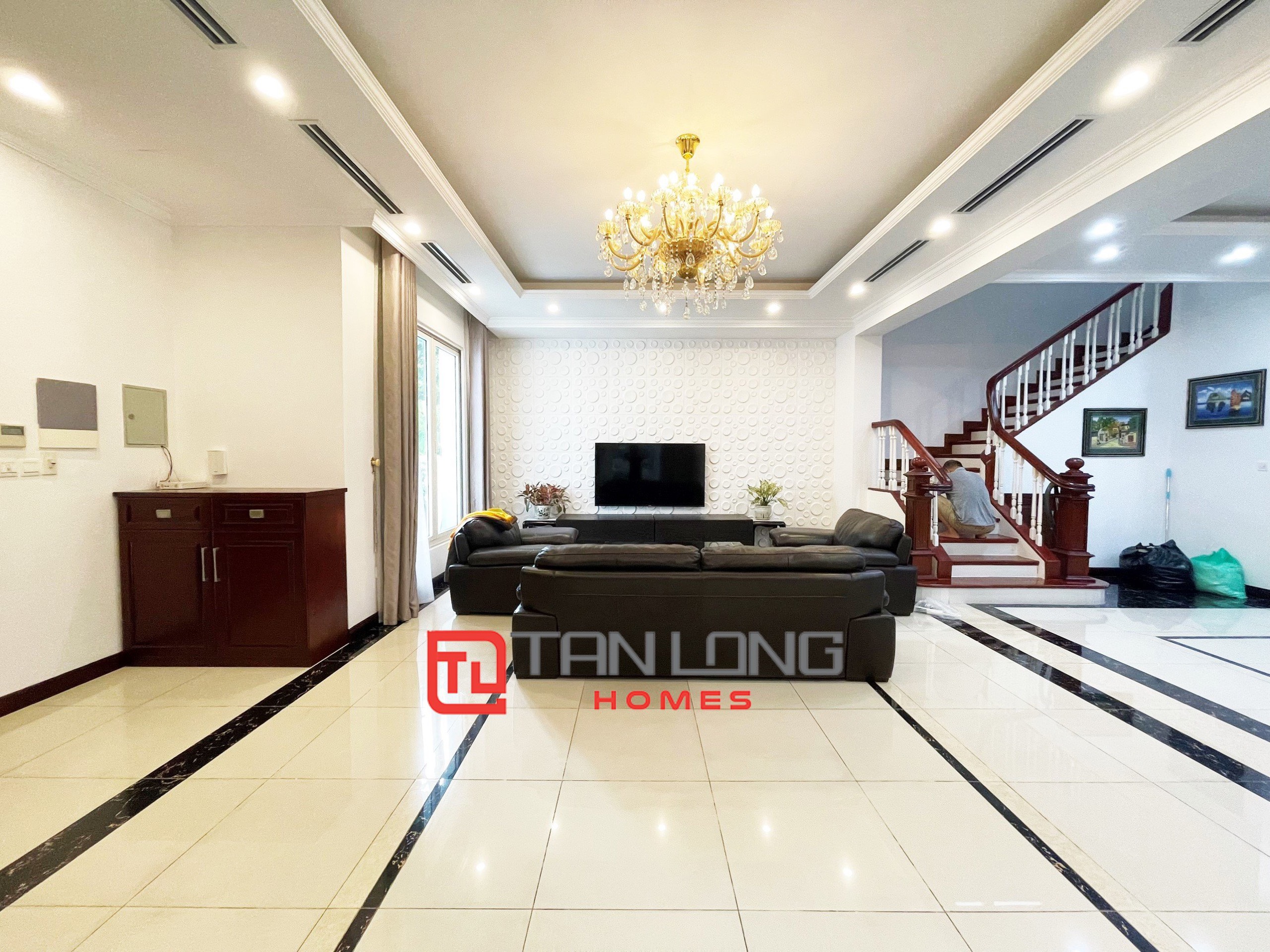 Single villa for rent with full furniture 4 bedrooms with river view behind the house in Vinhomes Riverside 2