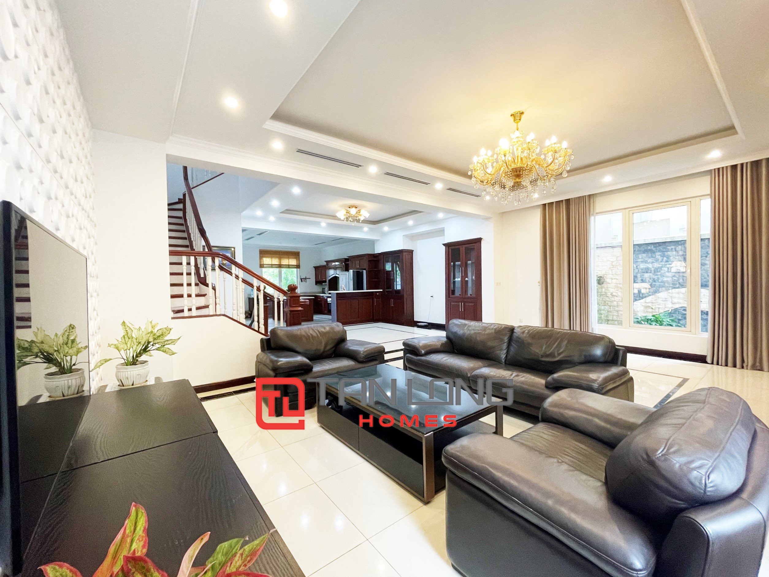 Single villa for rent with full furniture 4 bedrooms with river view behind the house in Vinhomes Riverside 3