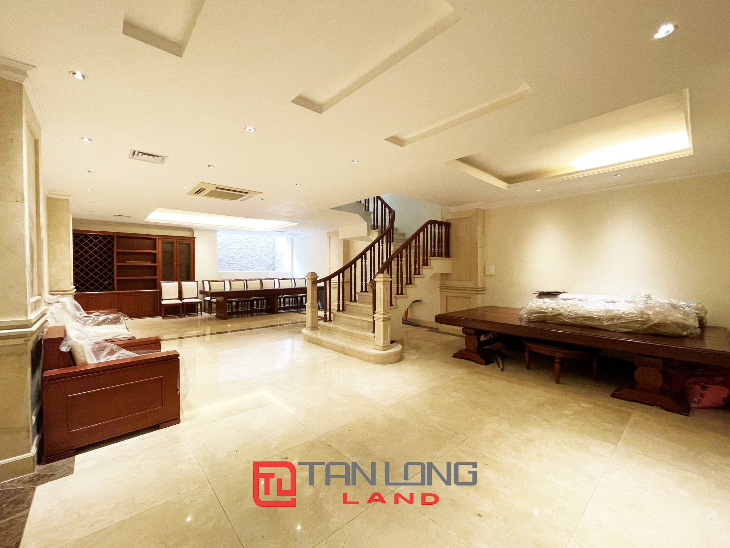 Single Villa for rent with River view Near BIS International School at Vinhomes Riverside 8
