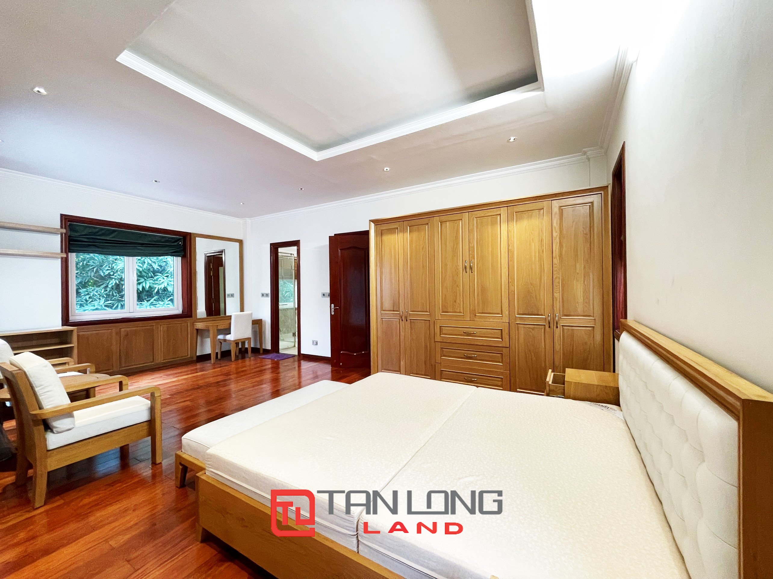 Single Villa for rent with River view Near BIS International School at Vinhomes Riverside 9