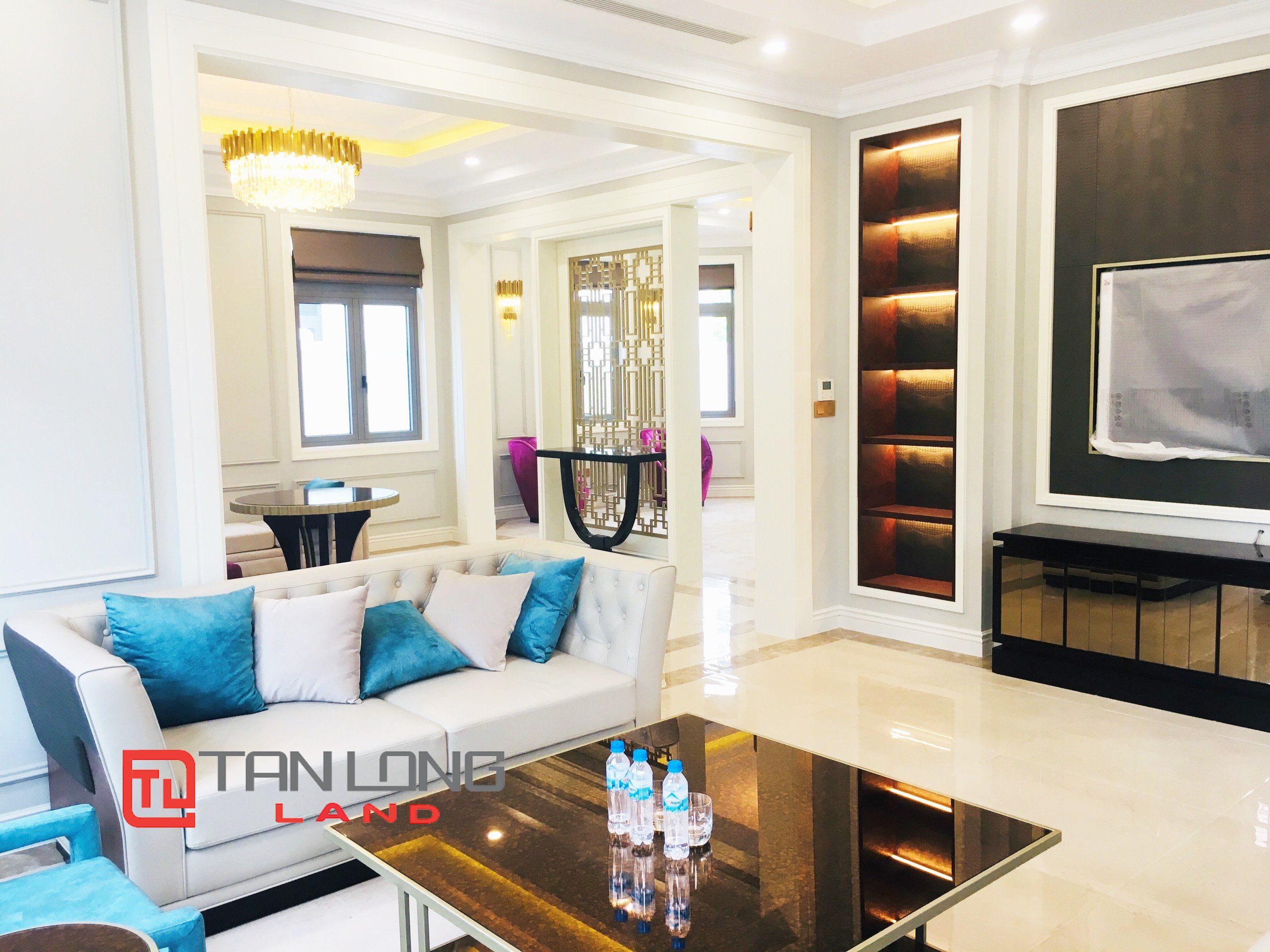 Single Villa with 4 Bedrooms for rent near Vinschool International School in Vinhomes Riverside 2