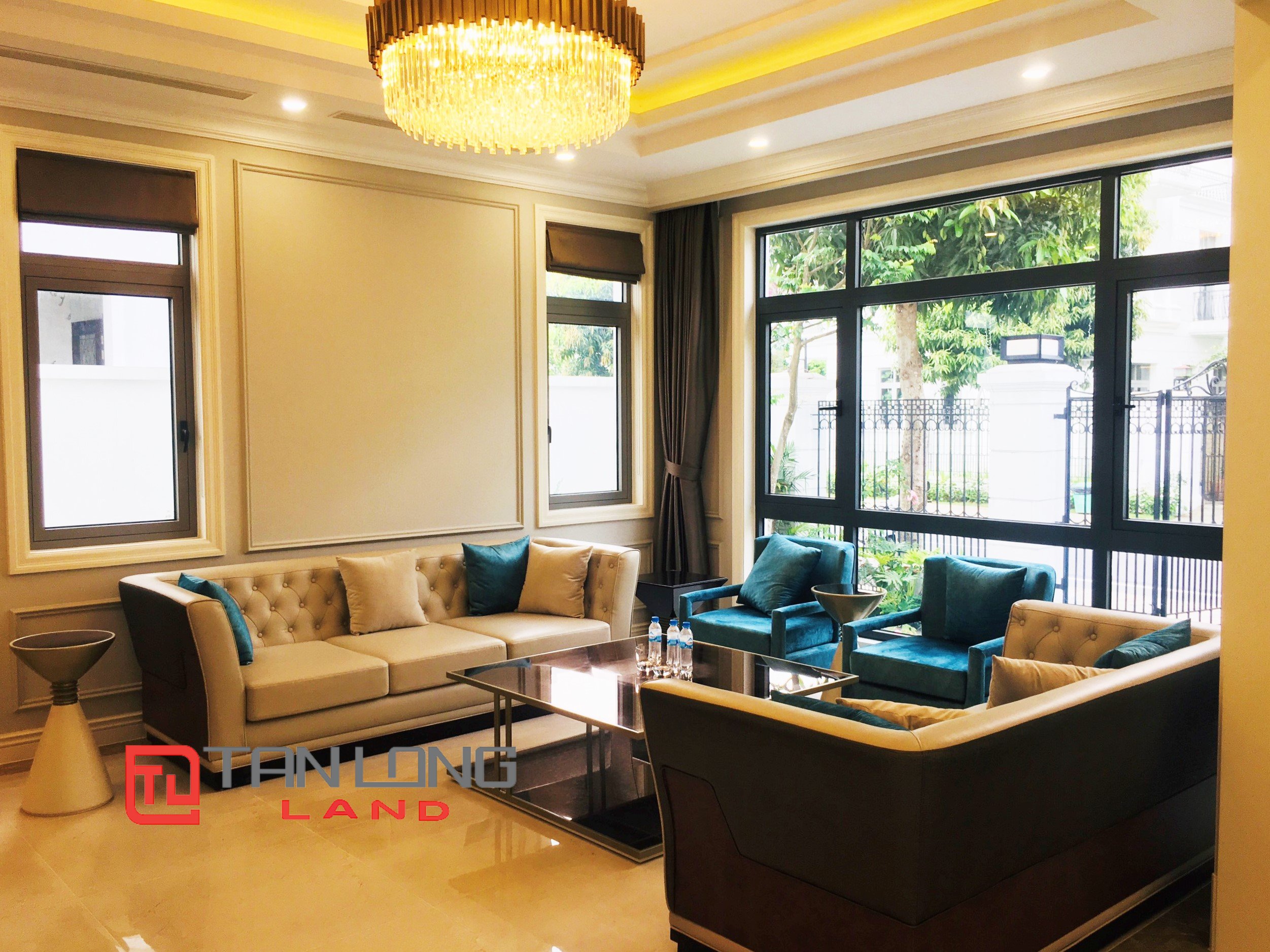 Single Villa with 4 Bedrooms for rent near Vinschool International School in Vinhomes Riverside 3