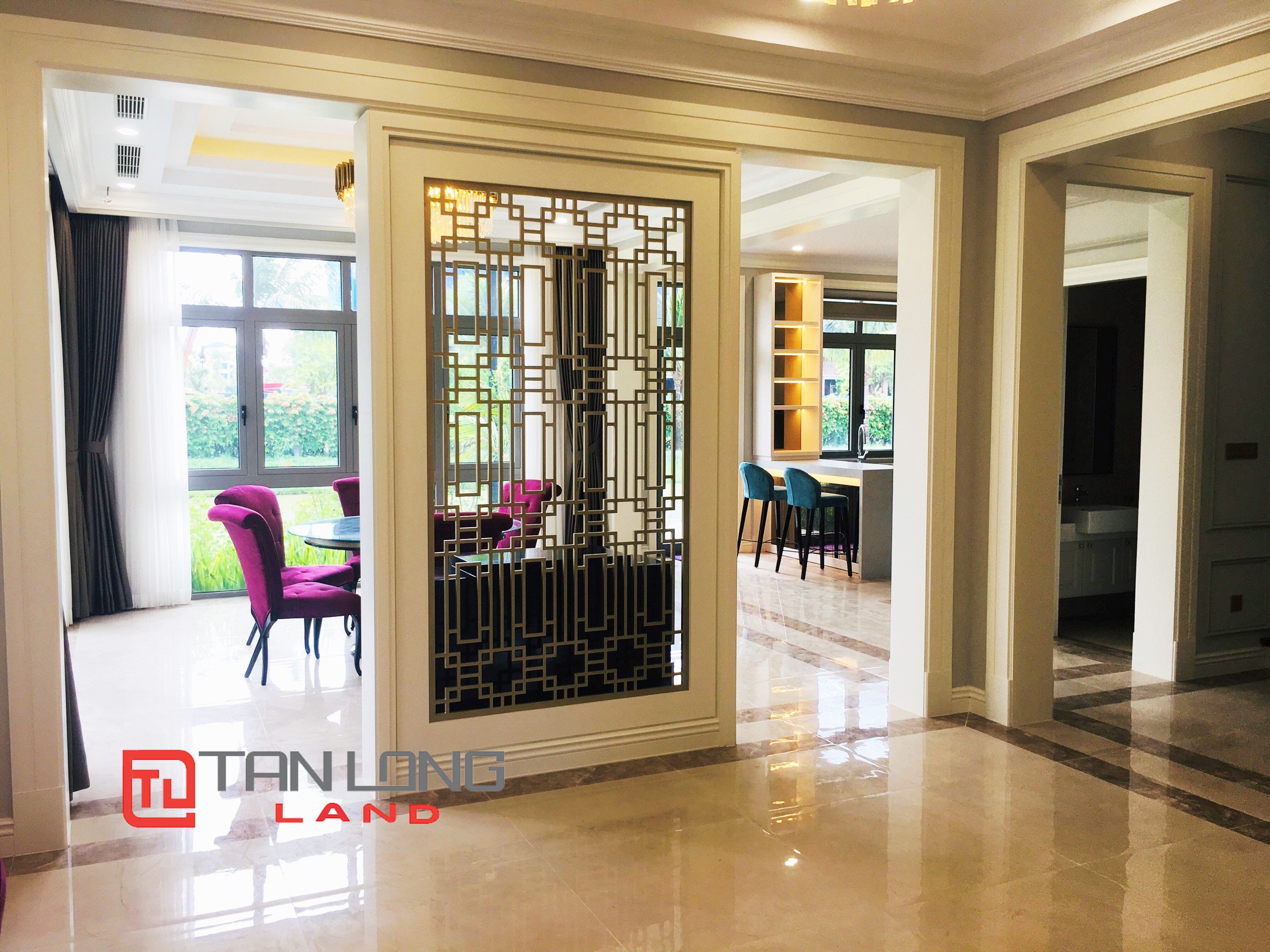 Single Villa with 4 Bedrooms for rent near Vinschool International School in Vinhomes Riverside 4