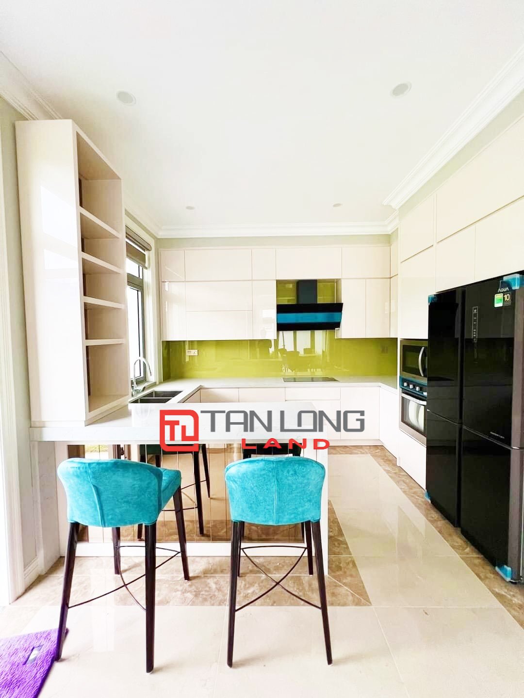 Single Villa with 4 Bedrooms for rent near Vinschool International School in Vinhomes Riverside 7