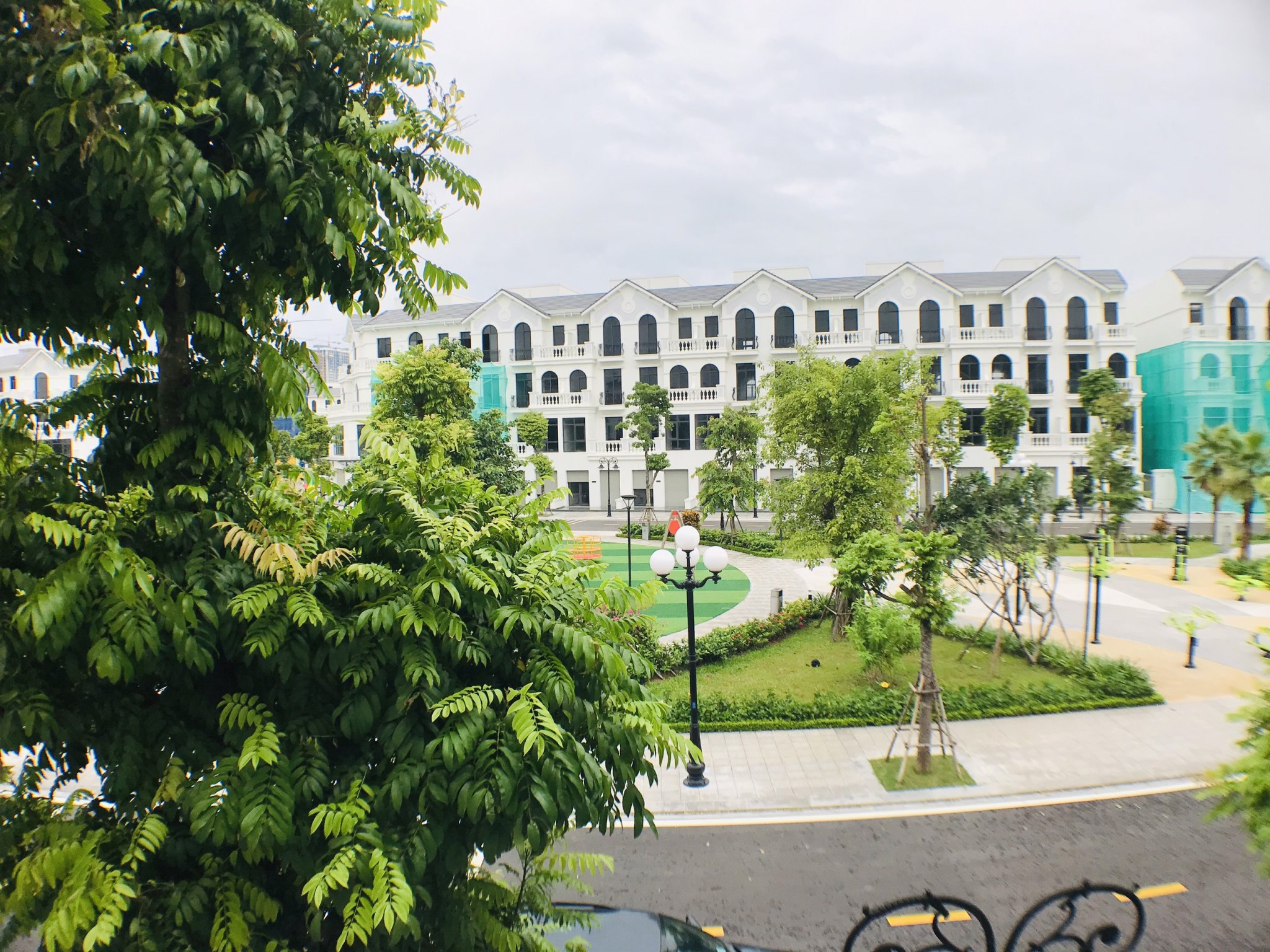 Slight Shophouse for sale in Sao Bien subdivision, Vinhomes Ocean Park 4