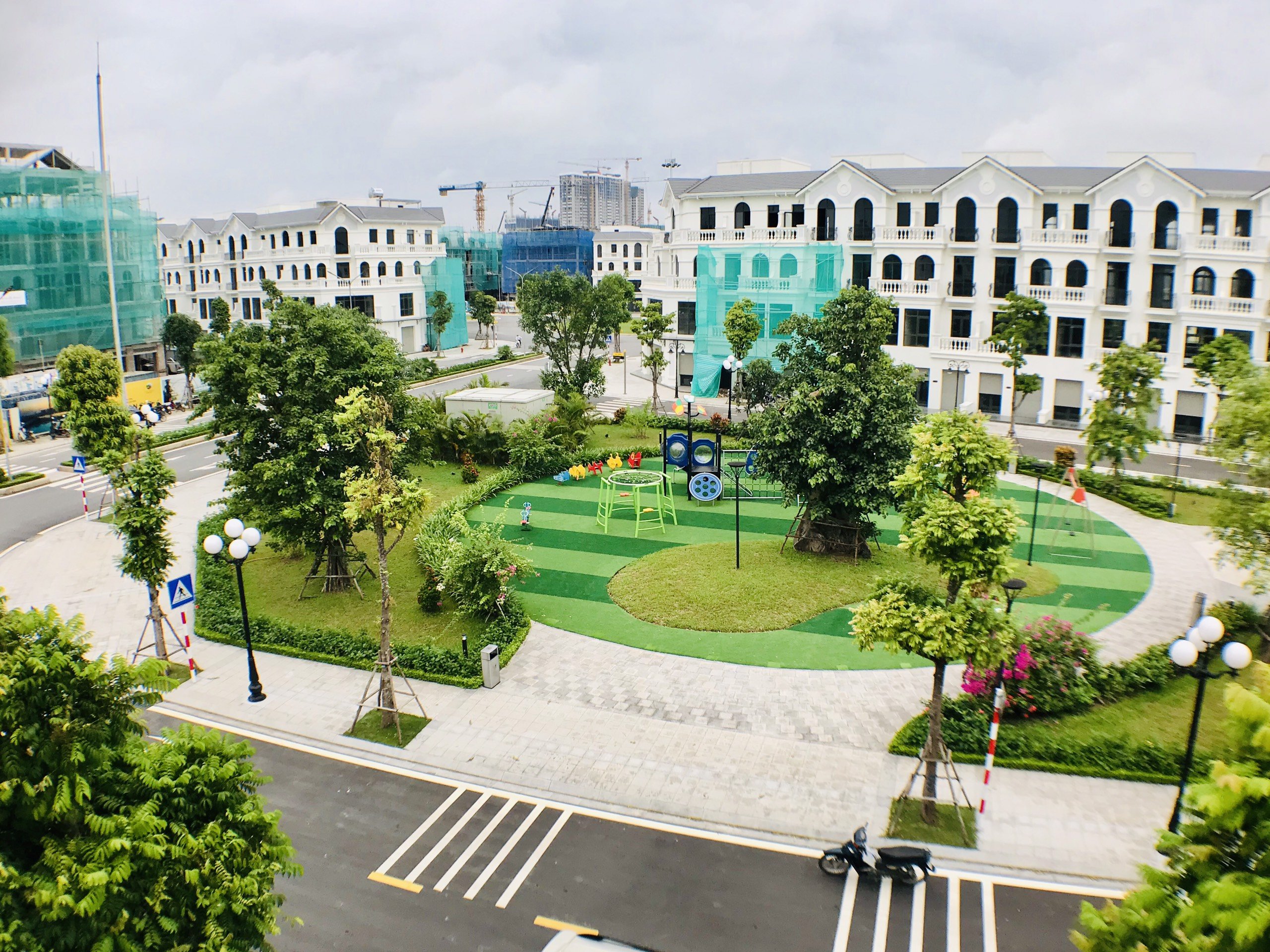 Slight Shophouse for sale in Sao Bien subdivision, Vinhomes Ocean Park 5