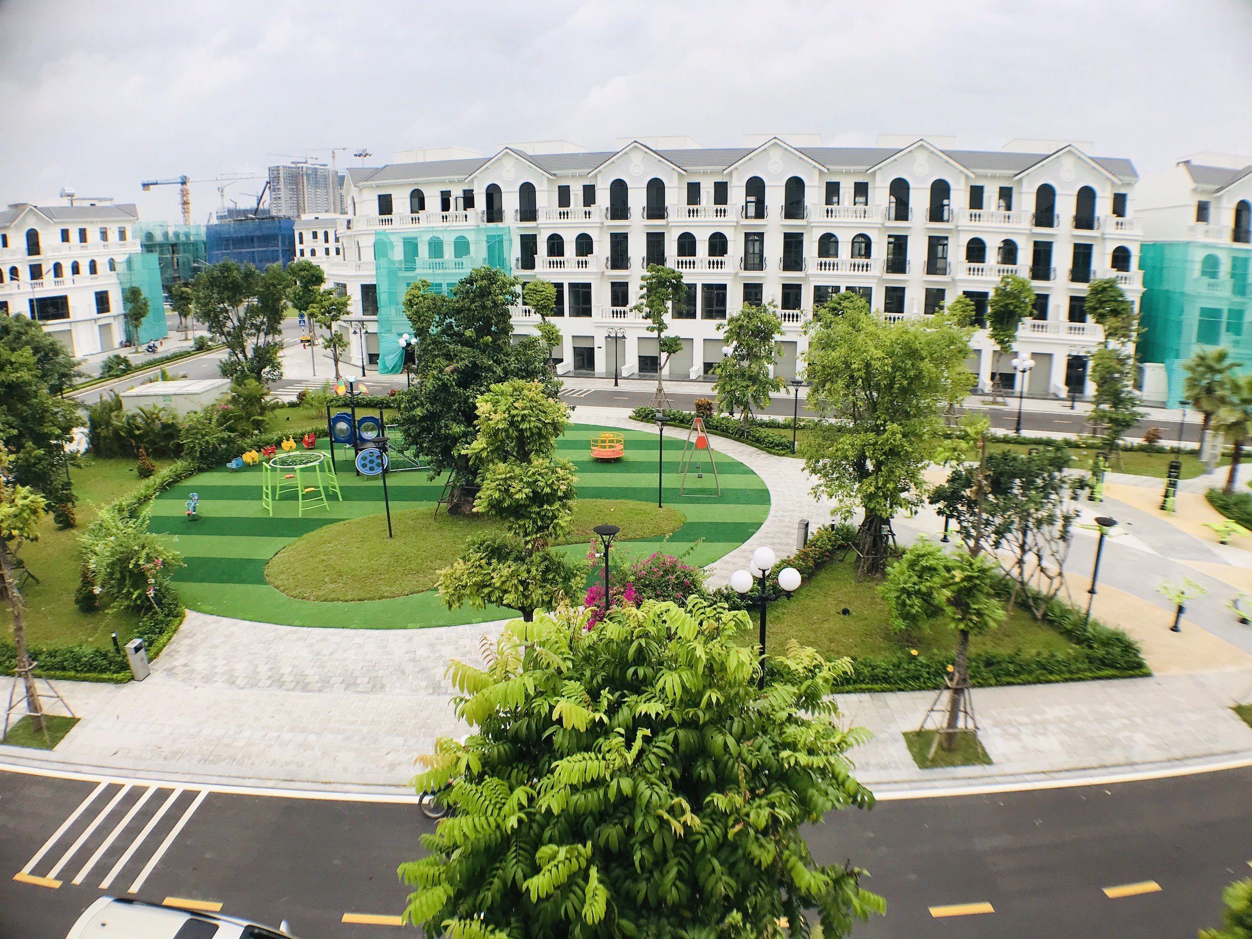 Slight Shophouse for sale in Sao Bien subdivision, Vinhomes Ocean Park 6