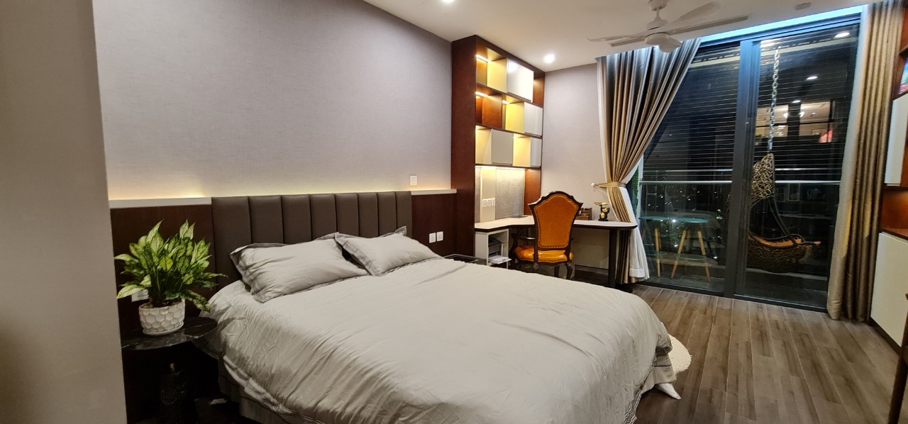 Studio apartment for rent, fully furnished, high floor, building S1 at Vinhomes Symphony 1
