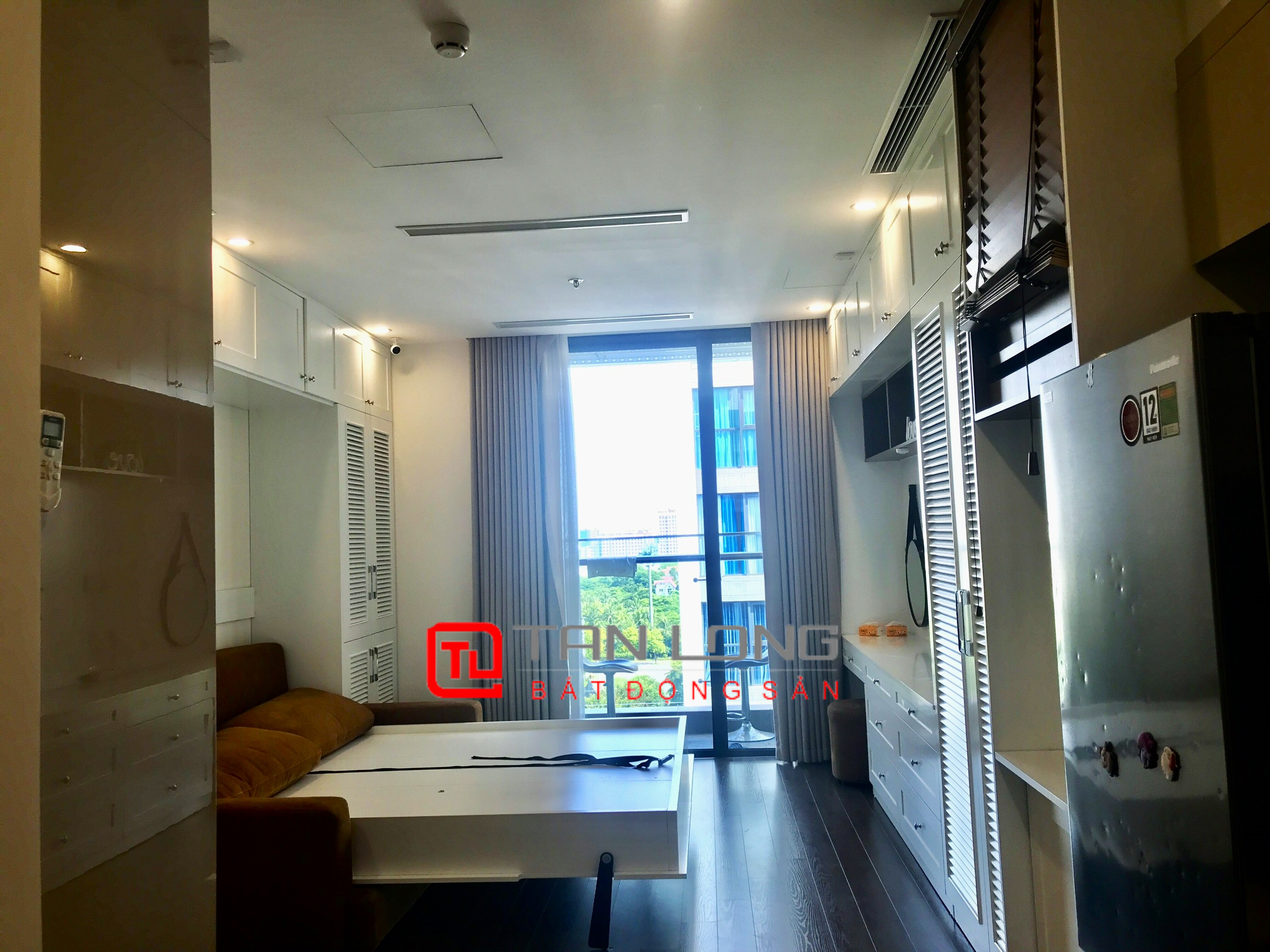 Studio apartment for rent on high floor, building S1 with full furniture in Vinhomes Symphony 3