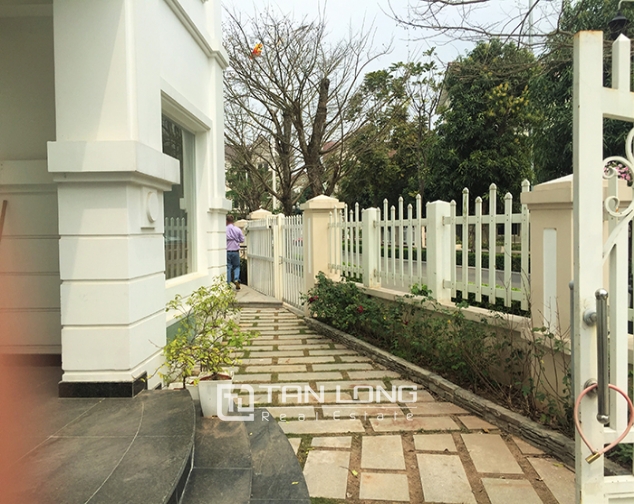 Stunning 4 bedroom villa in Hoa Sua road, Vinhomes Riverside, Long Bien for rent 1