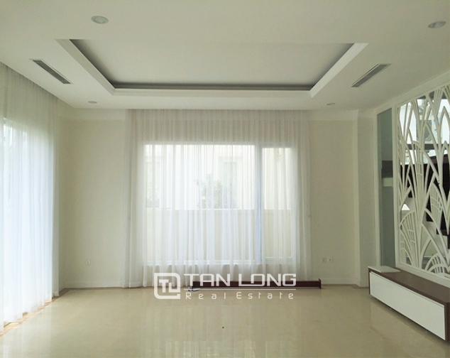 Stunning 4 bedroom villa in Hoa Sua road, Vinhomes Riverside, Long Bien for rent 2
