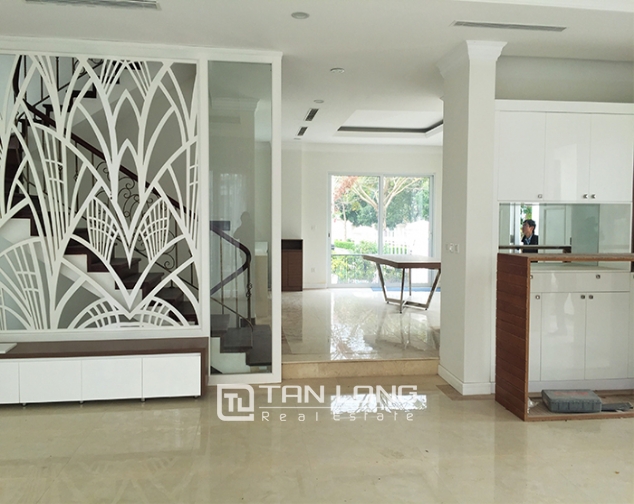 Stunning 4 bedroom villa in Hoa Sua road, Vinhomes Riverside, Long Bien for rent 3