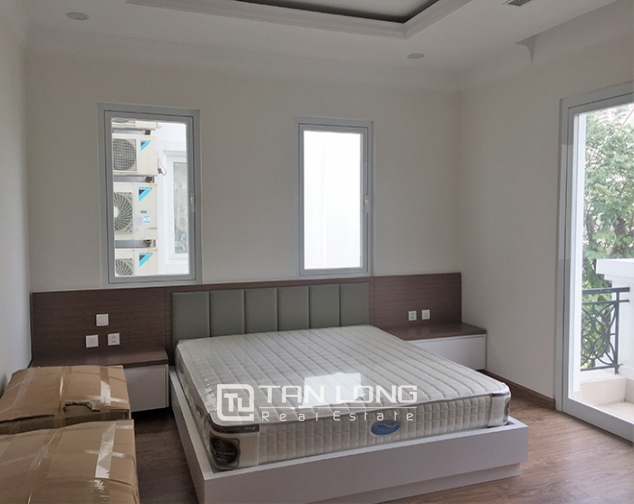 Stunning 4 bedroom villa in Hoa Sua road, Vinhomes Riverside, Long Bien for rent 5