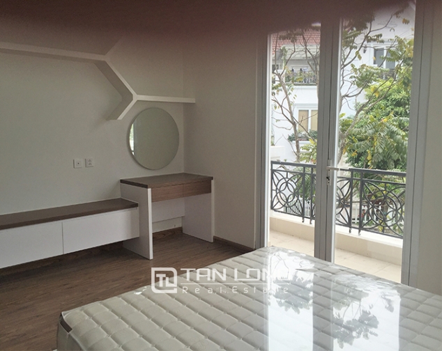 Stunning 4 bedroom villa in Hoa Sua road, Vinhomes Riverside, Long Bien for rent 6