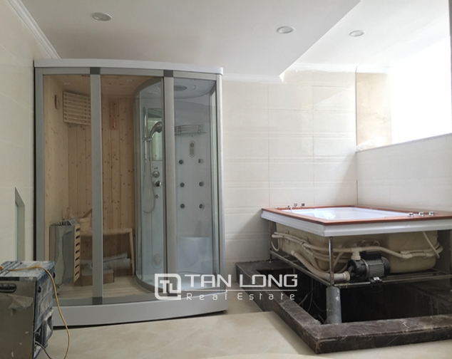 Stunning 4 bedroom villa in Hoa Sua road, Vinhomes Riverside, Long Bien for rent 7