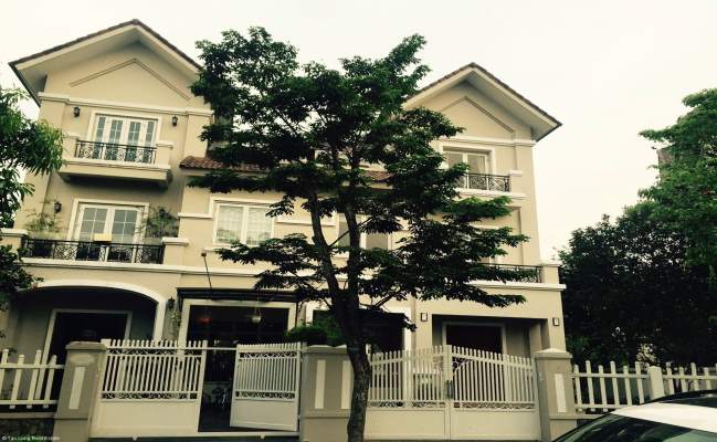 Stunning 4 bedroom villa with river view for rent in Vinhomes Riverside, Long Bien, Hanoi 1
