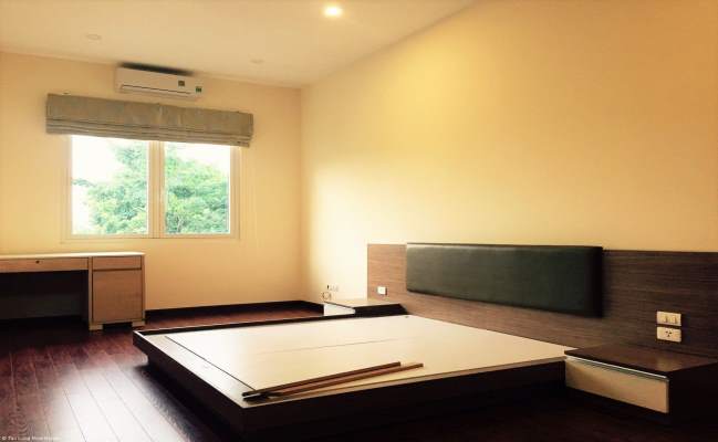 Stunning 4 bedroom villa with river view for rent in Vinhomes Riverside, Long Bien, Hanoi 6