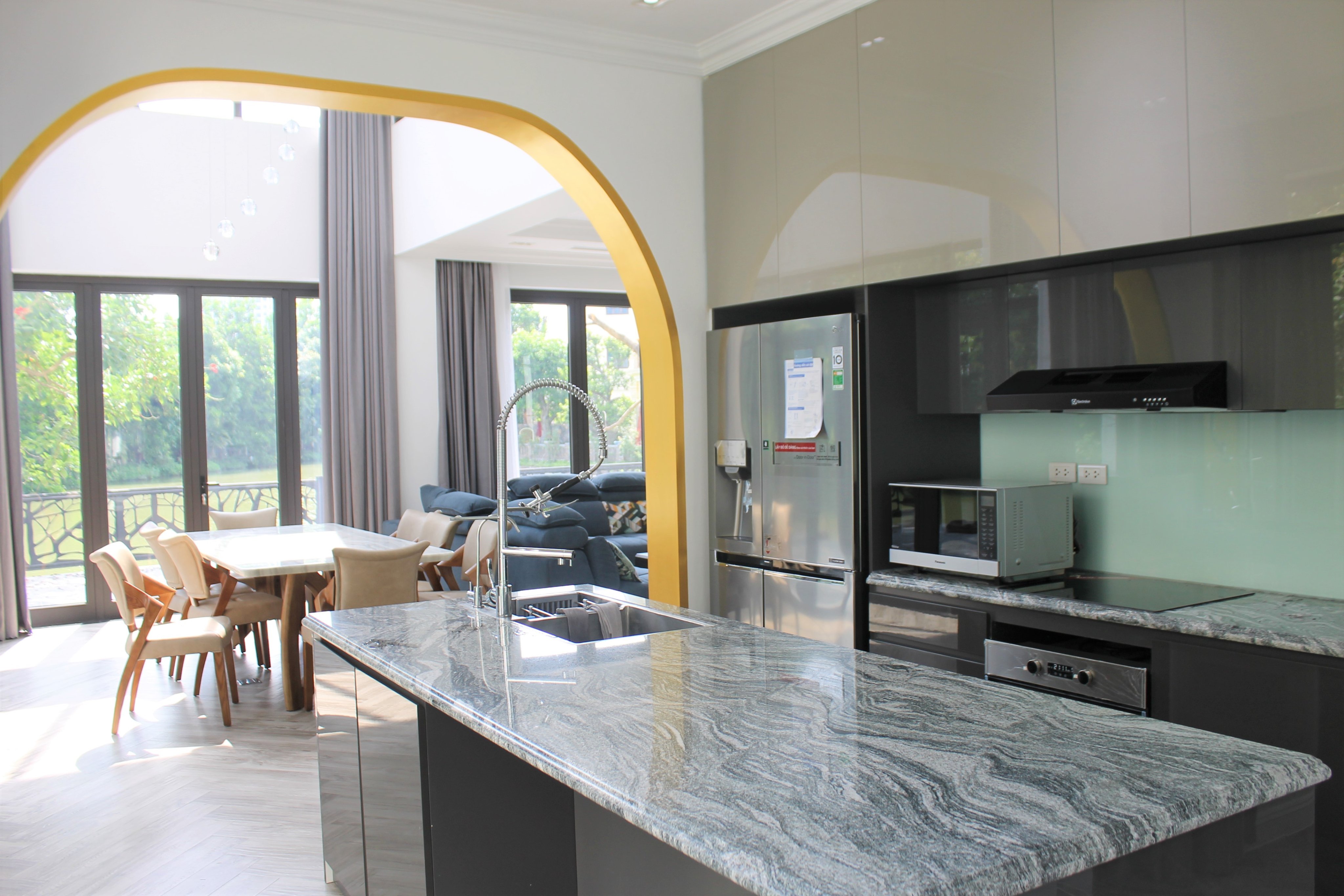 Stylish Elegant Furnished Property for rent in the middle of Vinhomes Riverside area 1