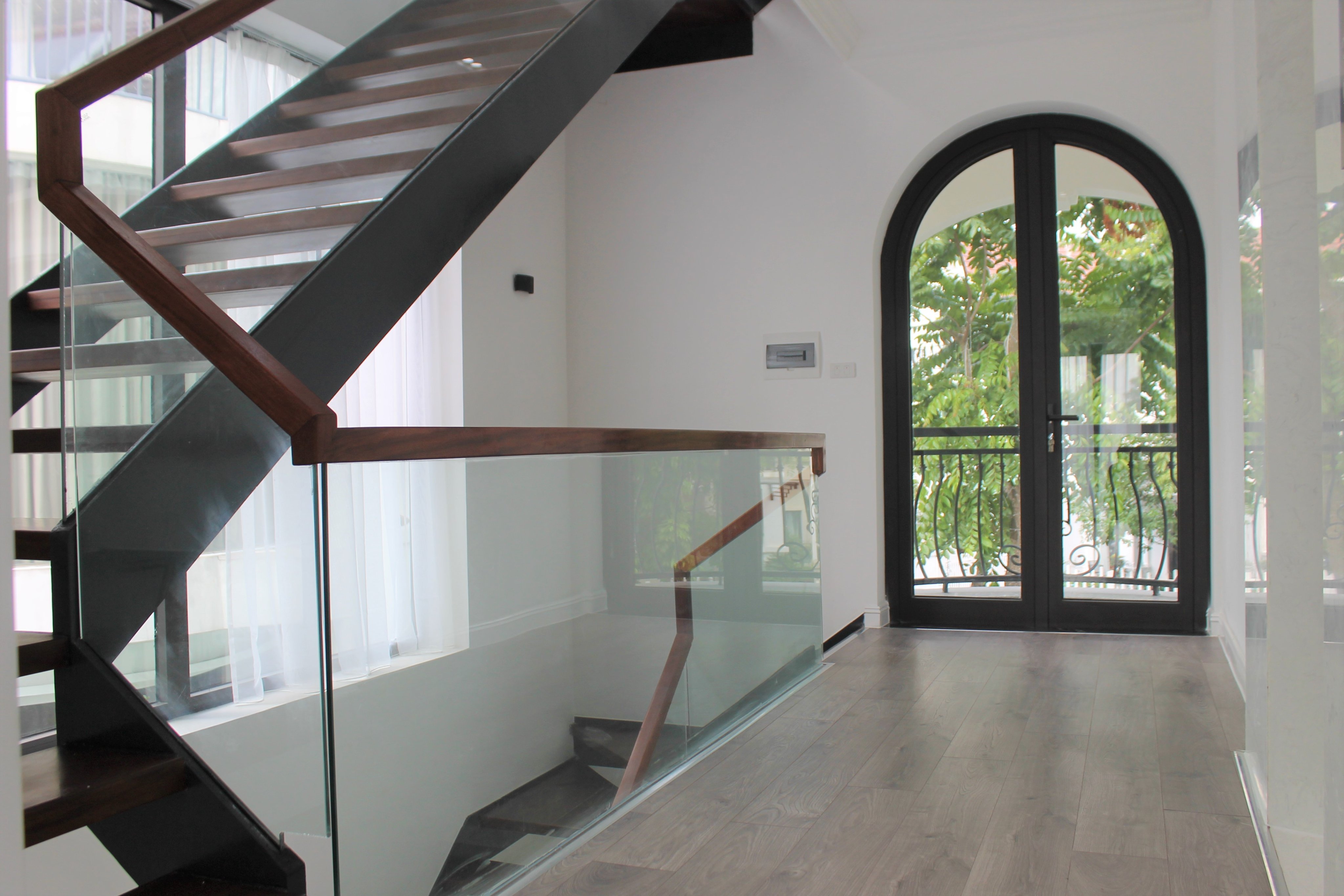 Stylish Elegant Furnished Property for rent in the middle of Vinhomes Riverside area 13