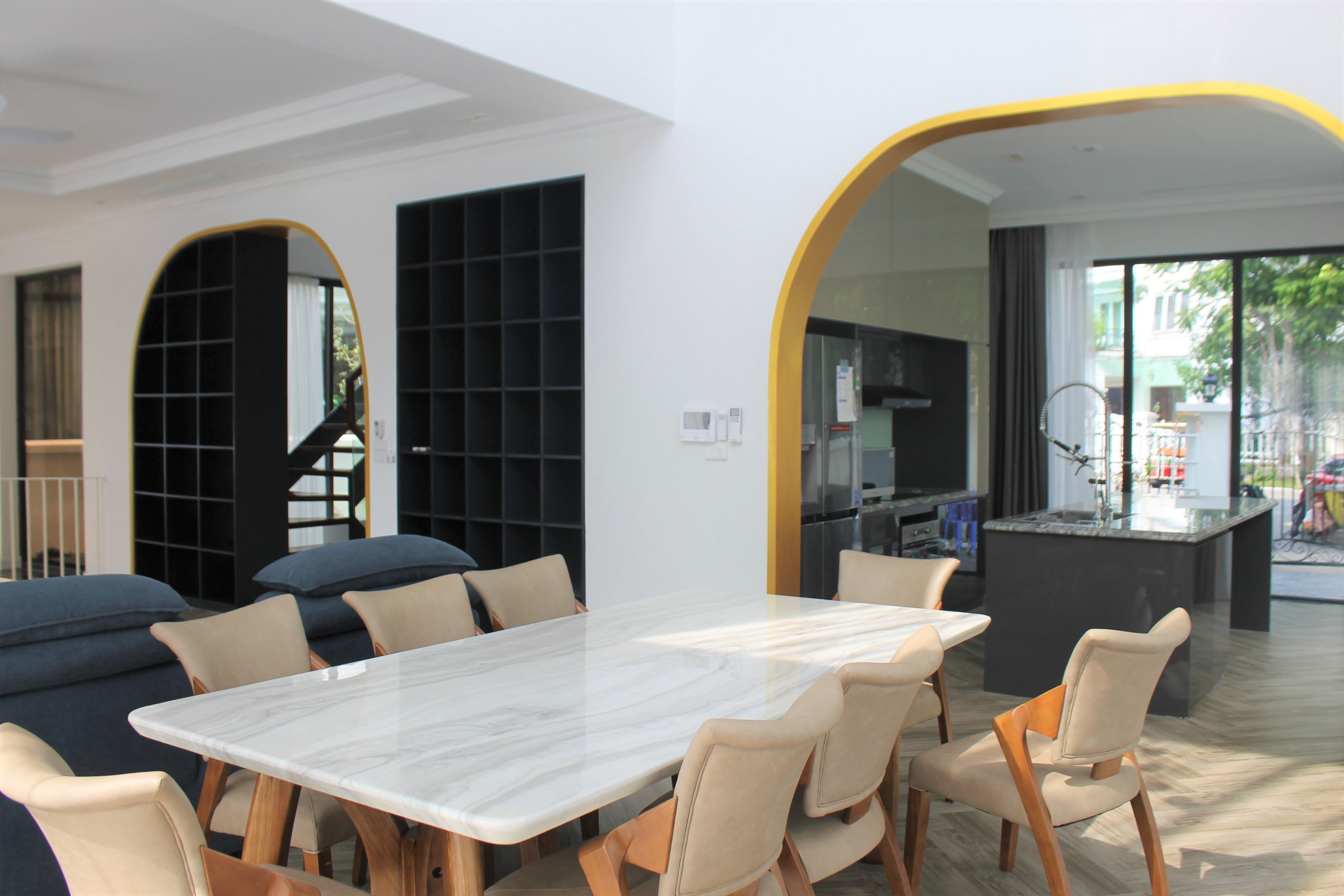 Stylish Elegant Furnished Property for rent in the middle of Vinhomes Riverside area 16