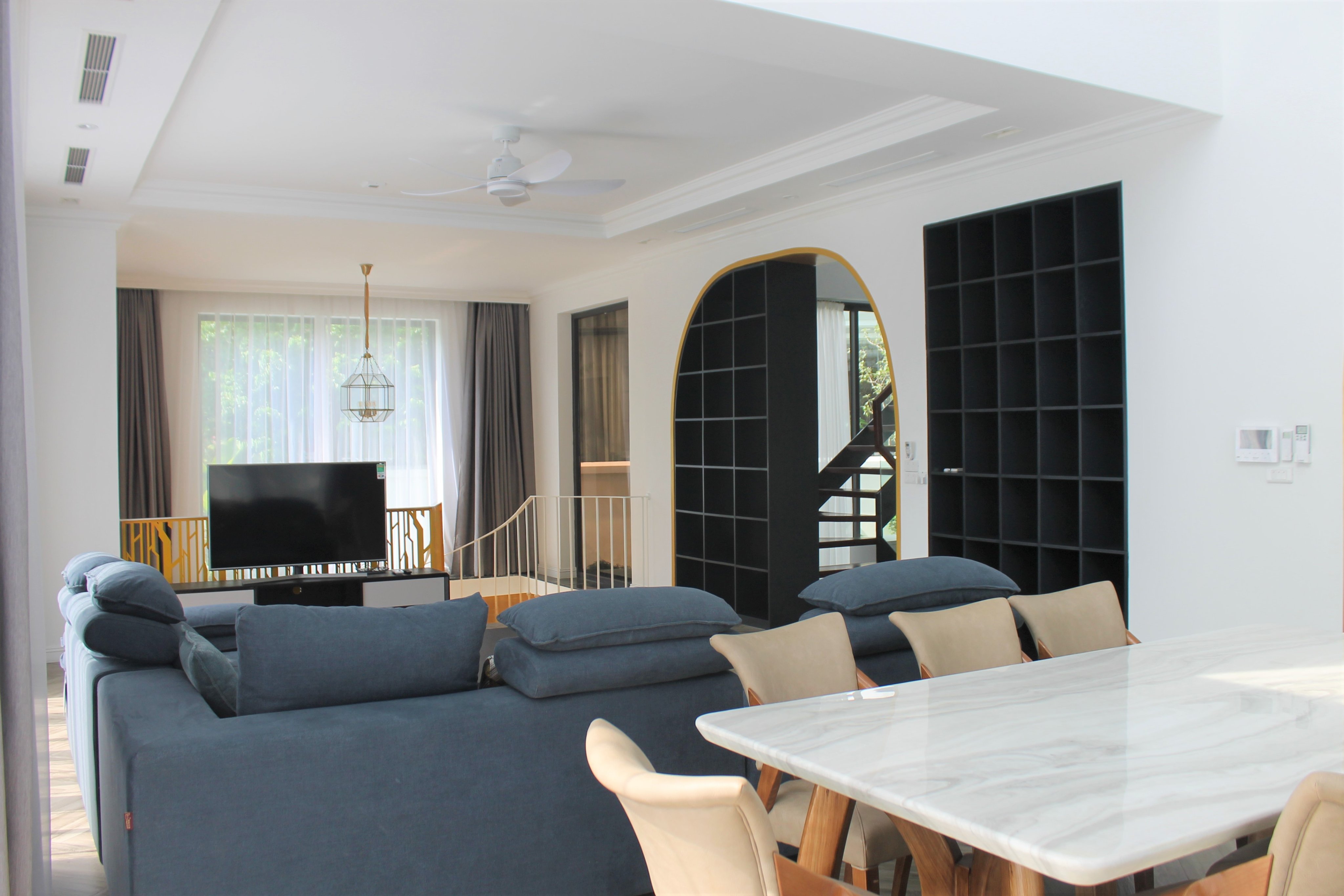 Stylish Elegant Furnished Property for rent in the middle of Vinhomes Riverside area 17