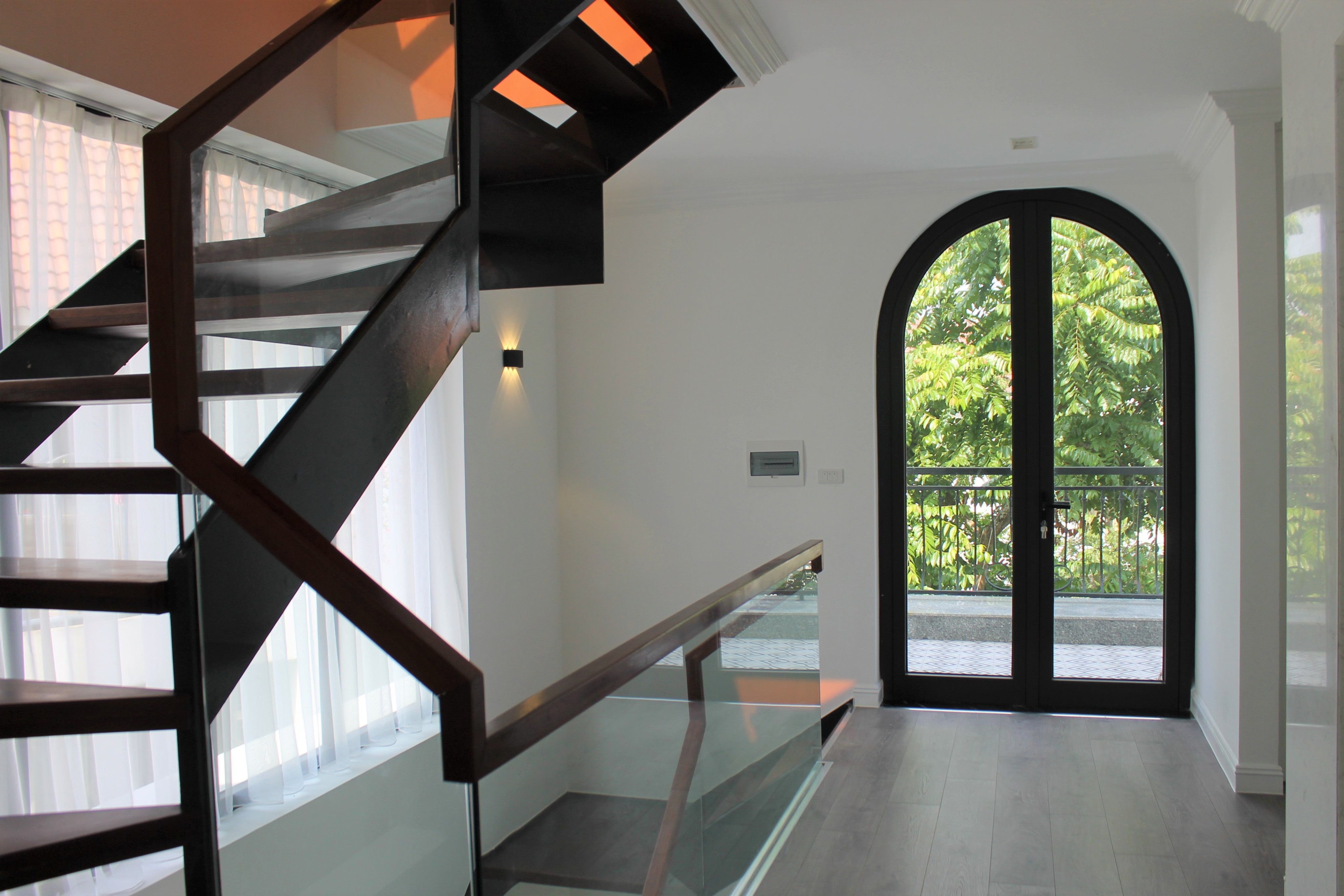 Stylish Elegant Furnished Property for rent in the middle of Vinhomes Riverside area 18