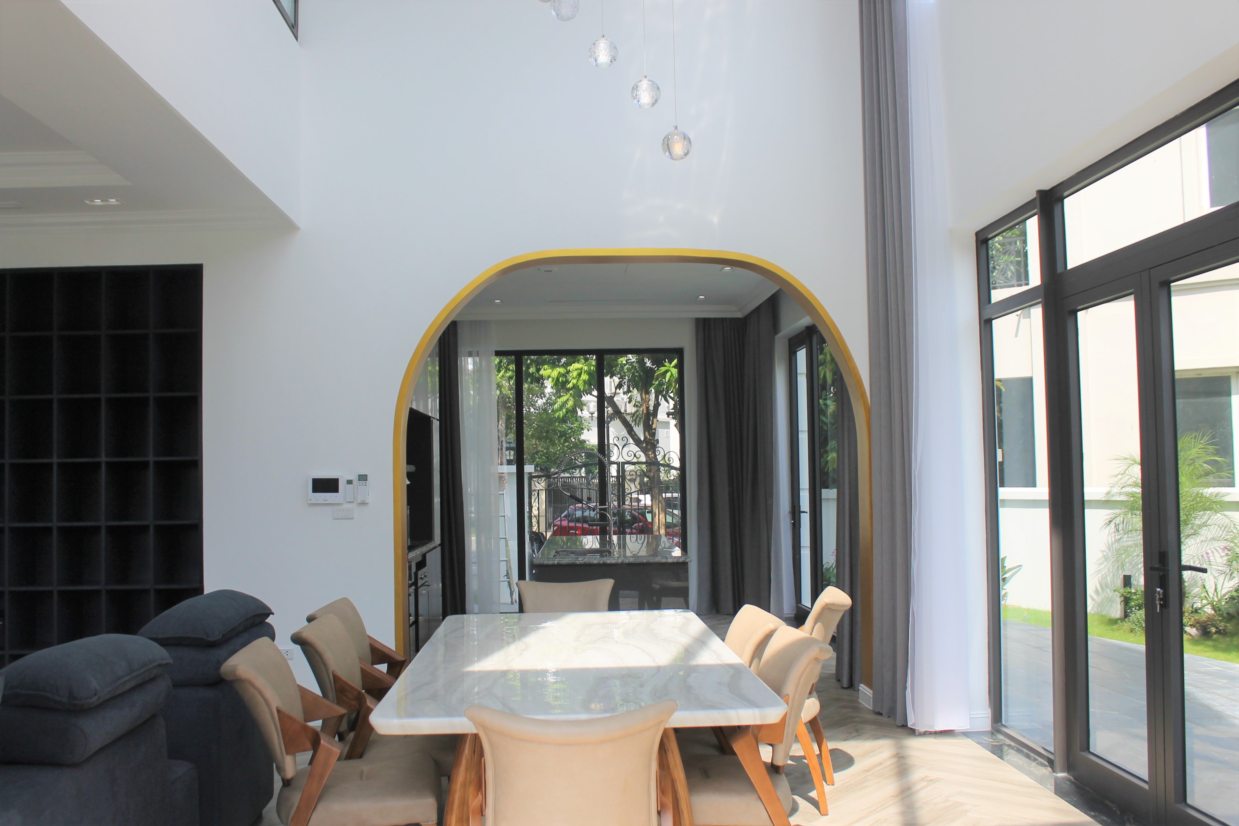 Stylish Elegant Furnished Property for rent in the middle of Vinhomes Riverside area 3