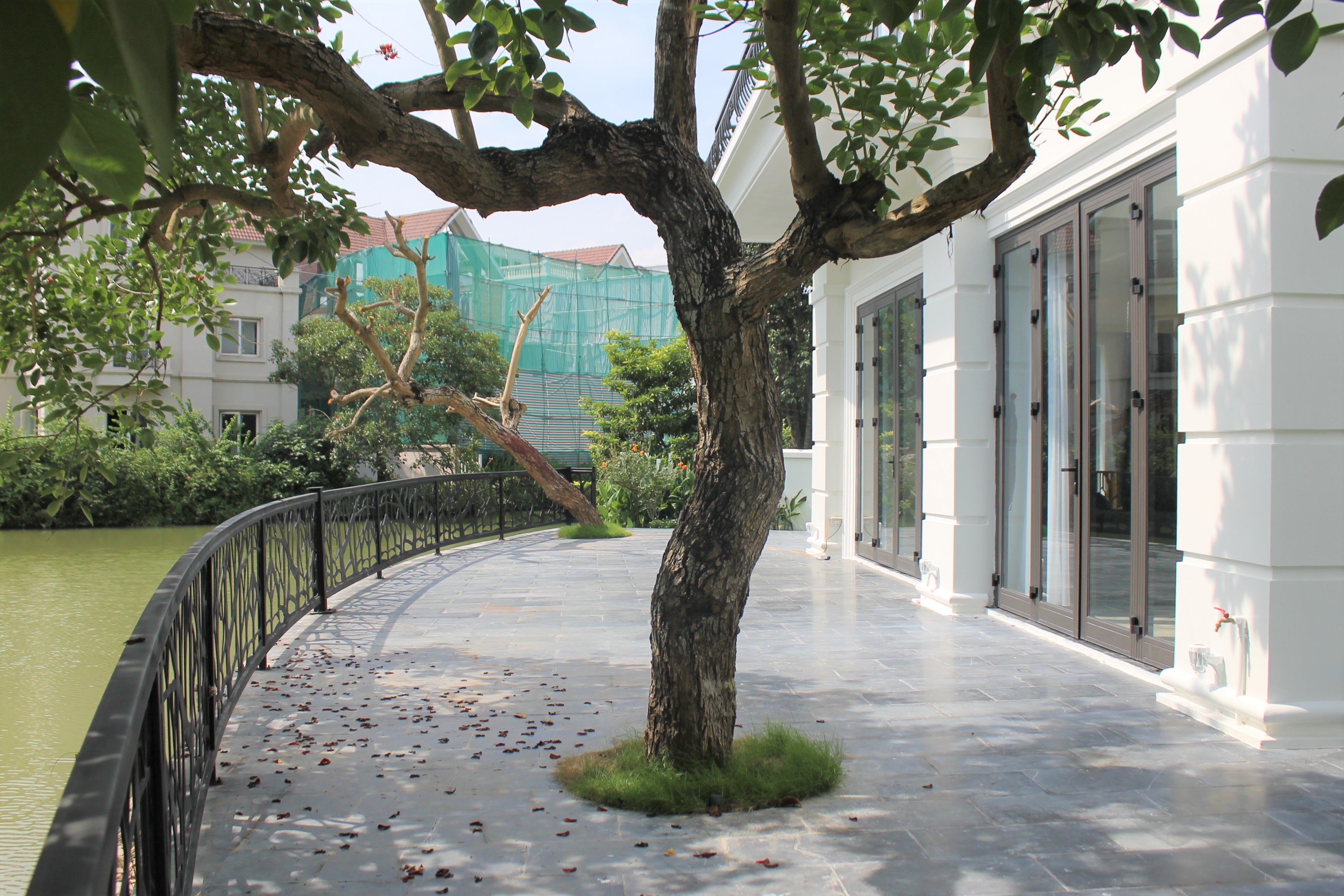 Stylish Elegant Furnished Property for rent in the middle of Vinhomes Riverside area 5