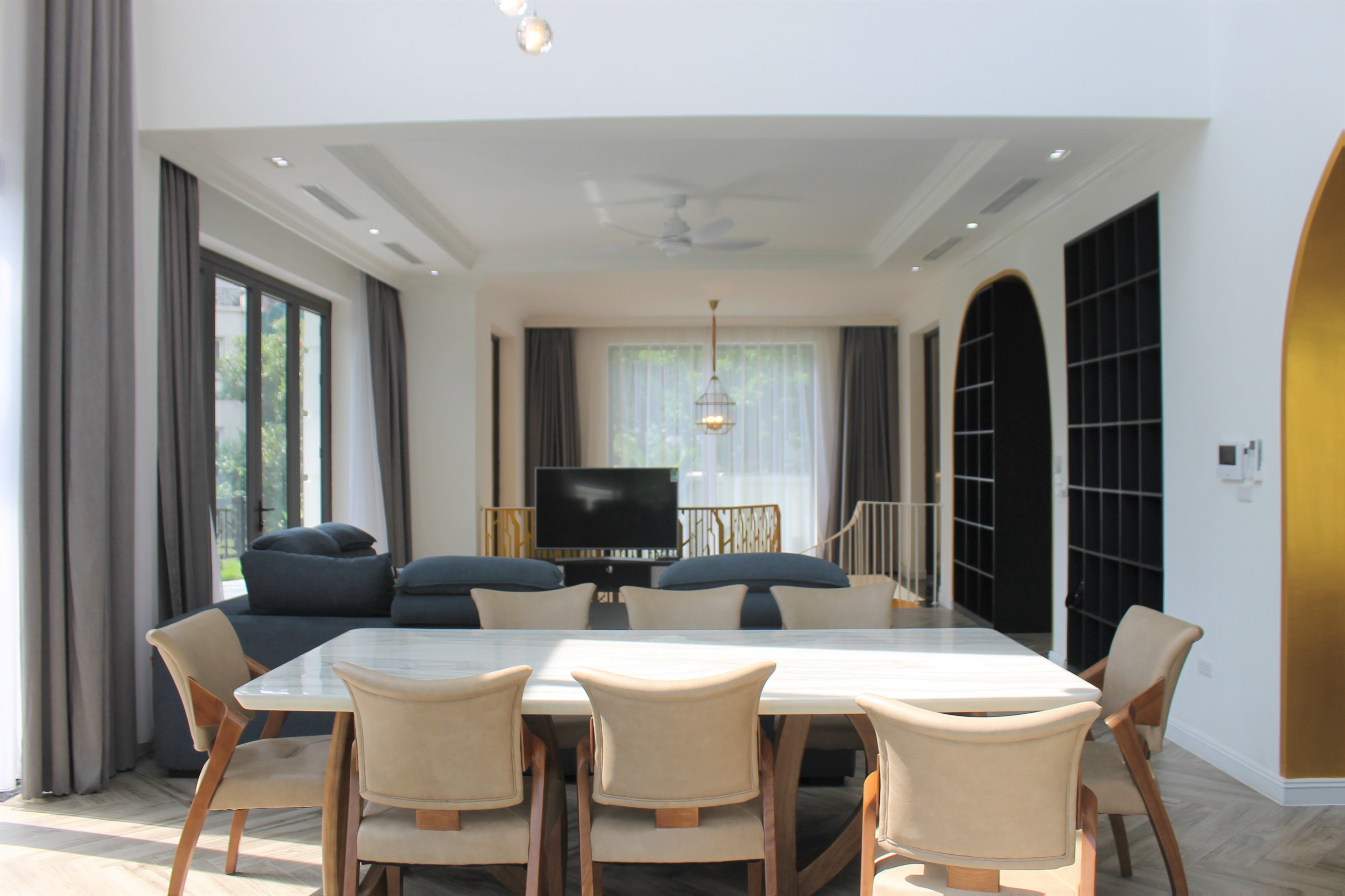 Stylish Elegant Furnished Property for rent in the middle of Vinhomes Riverside area 7